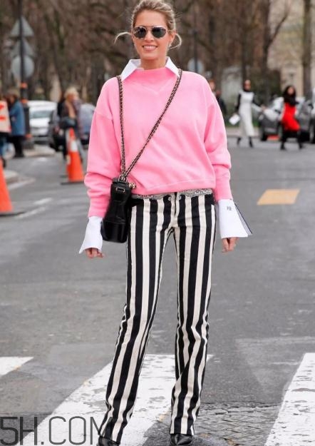 粉色衛(wèi)衣怎么搭配？粉色衛(wèi)衣搭配圖片