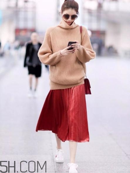 穿高領(lǐng)毛衣配什么發(fā)型？高領(lǐng)毛衣適合什么發(fā)型？