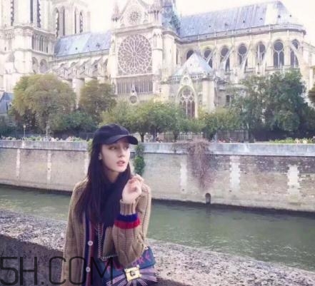 毛衣外套怎么搭配？毛衣外套里面配什么？