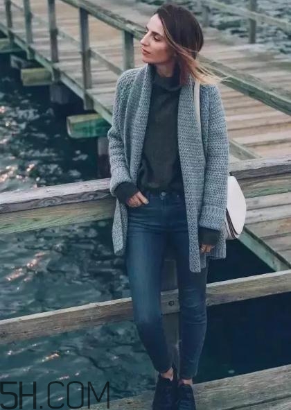 毛衣外套怎么搭配？毛衣外套里面配什么？