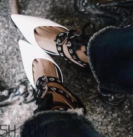 尖頭鞋買大了怎么辦？尖頭鞋不跟腳怎么辦？