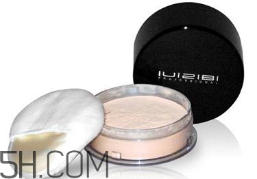 女生怎樣學(xué)會快速化妝？新手化妝需要的基本用品