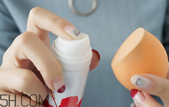 秋冬適合什么妝容？怎樣涂口紅好看？