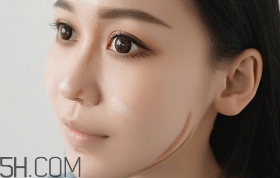 秋冬適合什么妝容？怎樣涂口紅好看？