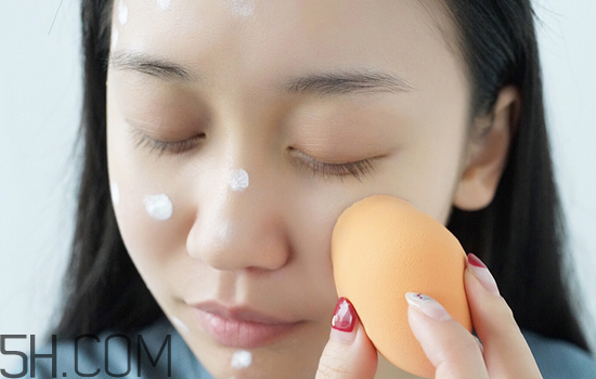 秋冬適合什么妝容？怎樣涂口紅好看？