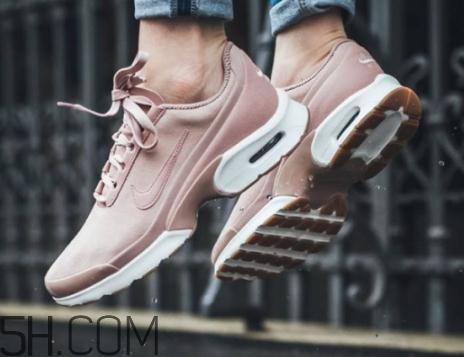 運動鞋勒腳怎么辦？運動鞋壓腳背怎么處理？