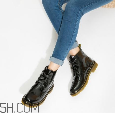 馬丁靴可以雨天穿嗎？馬丁靴能碰水嗎？