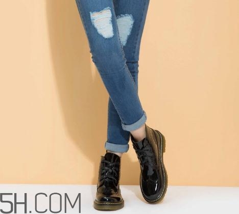 馬丁靴要買(mǎi)大一碼嗎？馬丁靴會(huì)越穿越大嗎？