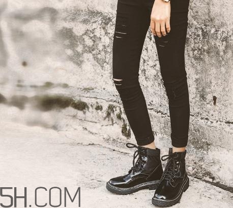 馬丁靴硬皮好還是軟皮好？馬丁靴皮子太硬怎么辦？