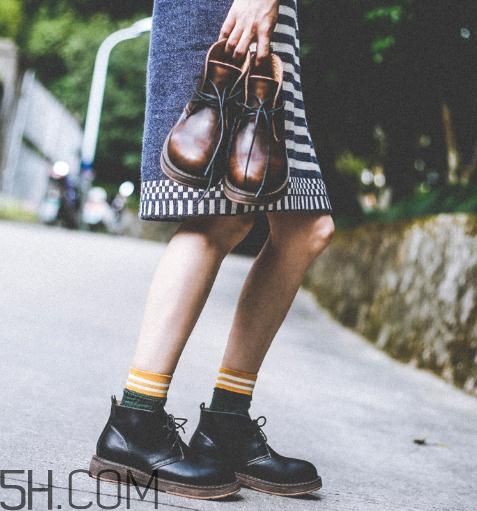 馬丁靴里面怎么清洗？馬丁靴里褪色怎么辦？