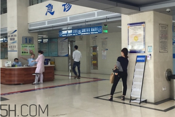 腰間盤(pán)突出掛什么科室？腰間盤(pán)突出癥狀表現(xiàn)