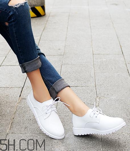 白色皮鞋染上顏色怎么辦？白色皮鞋染色怎么清洗？