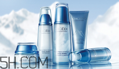 自然堂和歐萊雅哪個(gè)好？歐萊雅適合什么年齡的人用？