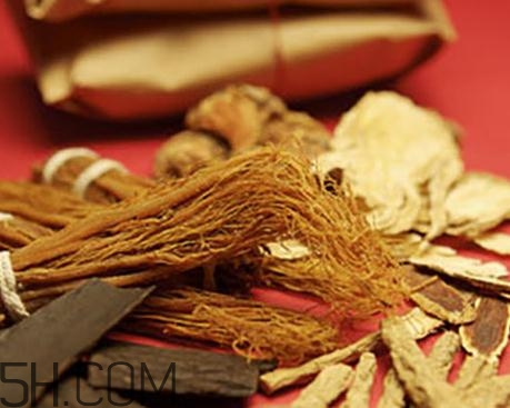 睪丸炎是什么引起的？睪丸炎吃什么消炎藥？