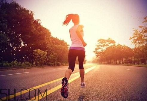 小腿抽筋可以跑步嗎？小腿抽筋可以拔火罐嗎