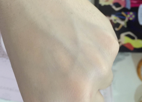 卡姿蘭氣墊cc和瑪麗黛佳哪個(gè)好？對(duì)比