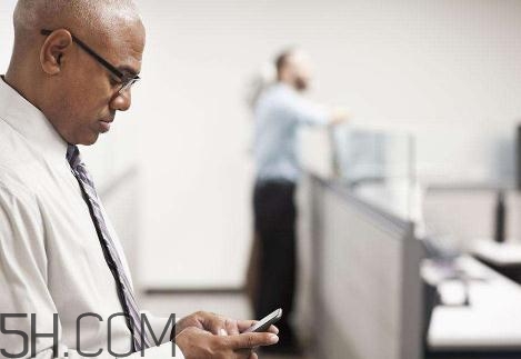 睪丸炎會(huì)發(fā)燒嗎？睪丸炎會(huì)引起腰痛嗎？