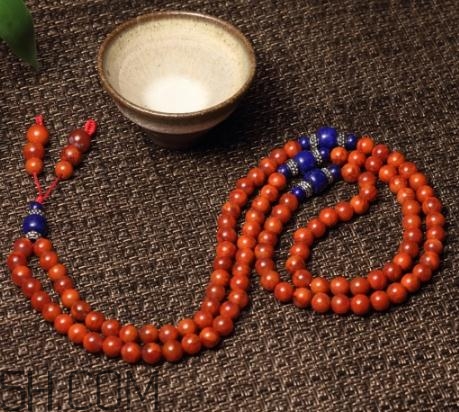 南紅瑪瑙會(huì)越戴越紅嗎？南紅瑪瑙會(huì)越戴越亮嗎？