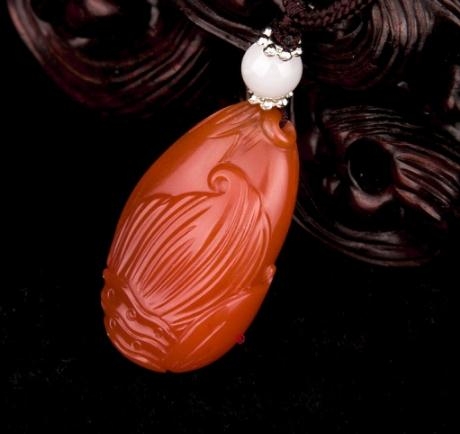 南紅瑪瑙會(huì)越戴越紅嗎？南紅瑪瑙會(huì)越戴越亮嗎？