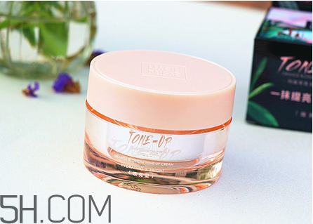 謎尚和瑪麗黛佳素顏霜哪個(gè)好？素顏霜對(duì)皮膚傷害大嗎？