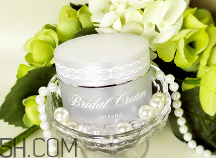 謎尚和瑪麗黛佳素顏霜哪個(gè)好？素顏霜對(duì)皮膚傷害大嗎？