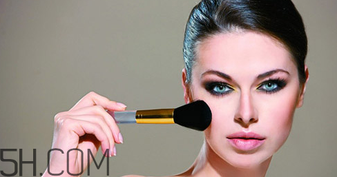 腮紅啞光好還是珠光好？怎樣挑選適合自己的腮紅？