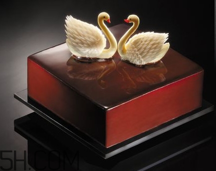 黑天鵝蛋糕大概多少錢？黑天鵝蛋糕為什么那么貴？