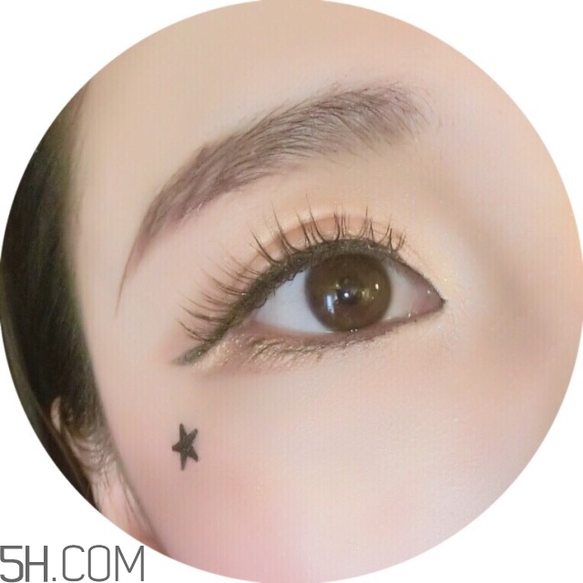 歐萊雅紛澤琉金唇膏g101試色 多少錢(qián) 歐萊雅紛澤琉金唇膏g101試色 多少錢(qián)