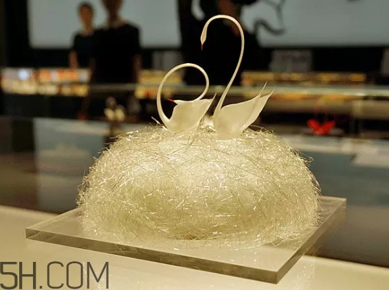 黑天鵝蛋糕上的天鵝怎么制作的_和黑天鵝有什么關(guān)系 黑天鵝蛋糕上的天鵝怎么制作的_和黑天鵝有什么關(guān)系