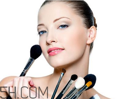 遮瑕膏有什么副作用？遮瑕膏和bb霜的區(qū)別