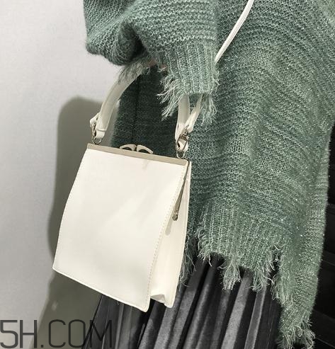 白色包包變黃了怎么辦？白色包包黑了怎么清洗？