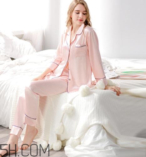 真絲衣服怎么洗不掉色？真絲衣服掉色怎么恢復(fù)？