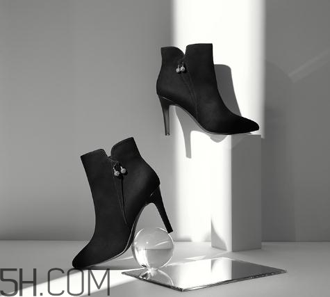 達(dá)芙妮鞋子貴嗎？達(dá)芙妮鞋子偏大嗎？