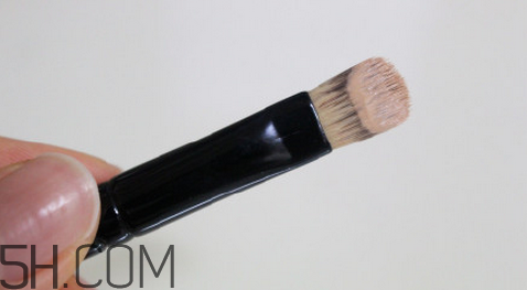 愛茉莉雙色遮瑕膏怎么涂？隔離霜可以當遮瑕膏用嗎？