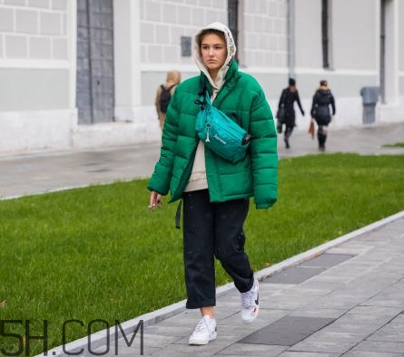 冬天穿闊腿褲配什么鞋子？冬天闊腿褲搭配鞋子圖片