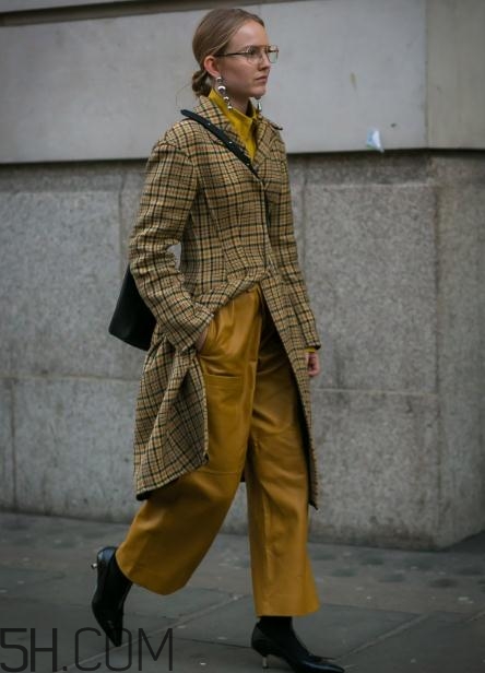 毛呢大衣配闊腿褲好看嗎？毛呢大衣搭配闊腿褲圖片