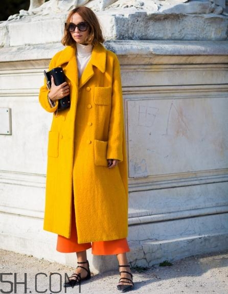 毛呢大衣配闊腿褲好看嗎？毛呢大衣搭配闊腿褲圖片