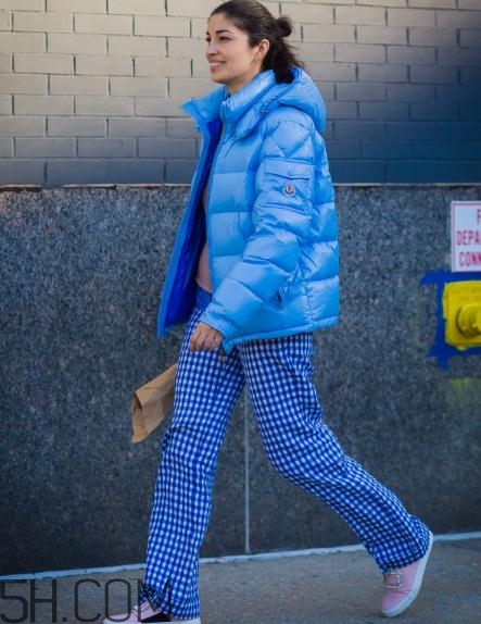 羽絨服搭配闊腿褲好看嗎？羽絨服配闊腿褲圖片