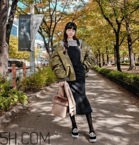 軍綠色羽絨服怎么搭配？軍綠色羽絨服搭配圖片