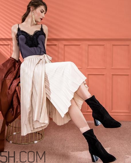 接吻貓的鞋子貴嗎？接吻貓鞋子什么價位？