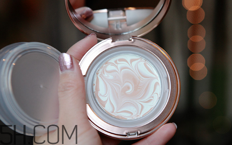 赫拉氣墊和愛敬氣墊哪個好用？氣墊BB霜怎么用？