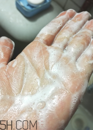 御泥坊洗面奶是皂基嗎？御泥坊洗面奶怎么用？