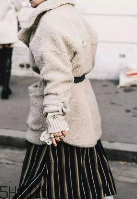 大衣配什么裙子好看？大衣搭配裙子圖片