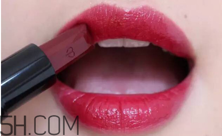 迪奧999和cpb311哪個好看？cpb奢華艷光唇膏價格多少錢？