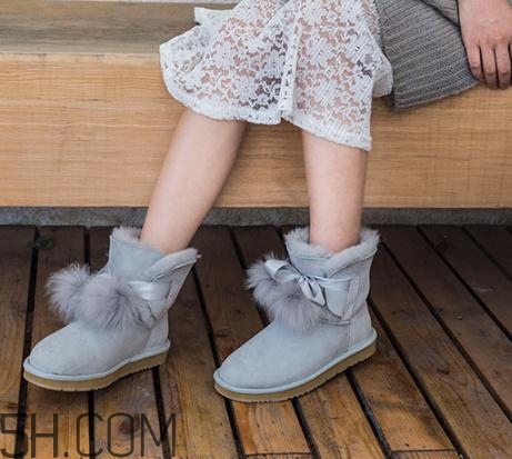 雪地靴會越穿越大嗎？雪地靴要買小一碼嗎？