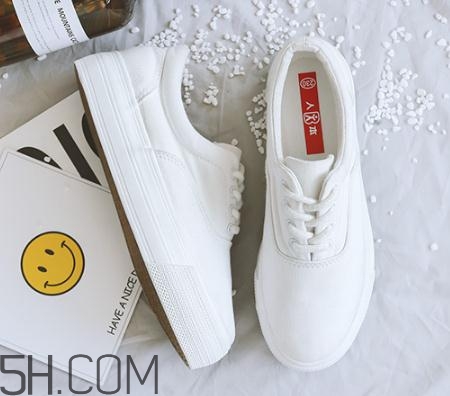 帆布鞋有膠味怎么去掉？帆布鞋上的膠水怎么洗？