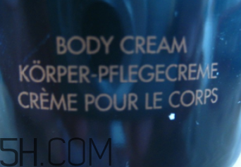 雅芳小黑裙香體乳怎么樣？雅芳小黑裙香體乳好用嗎？