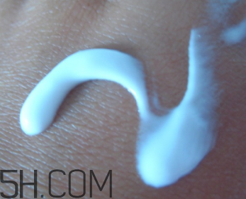 雅芳小黑裙香體乳怎么樣？雅芳小黑裙香體乳好用嗎？