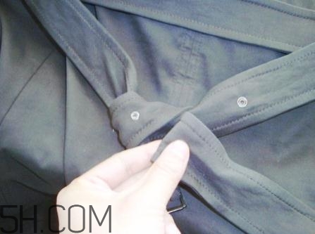 風衣腰帶怎么系 風衣腰帶后系法圖解