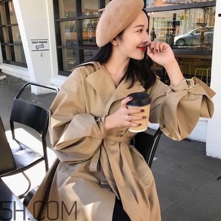 風衣買大點還是小點？風衣買大了怎么辦？